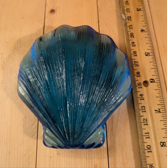 Blue Glass Shell Art Piece Size 4 X4x1 1/4 Inches - Picture 1 of 7
